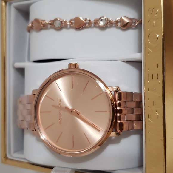 Michael Kors Ladies Pyper Watch And Bracelet Gift Set - Picture 2 of 9